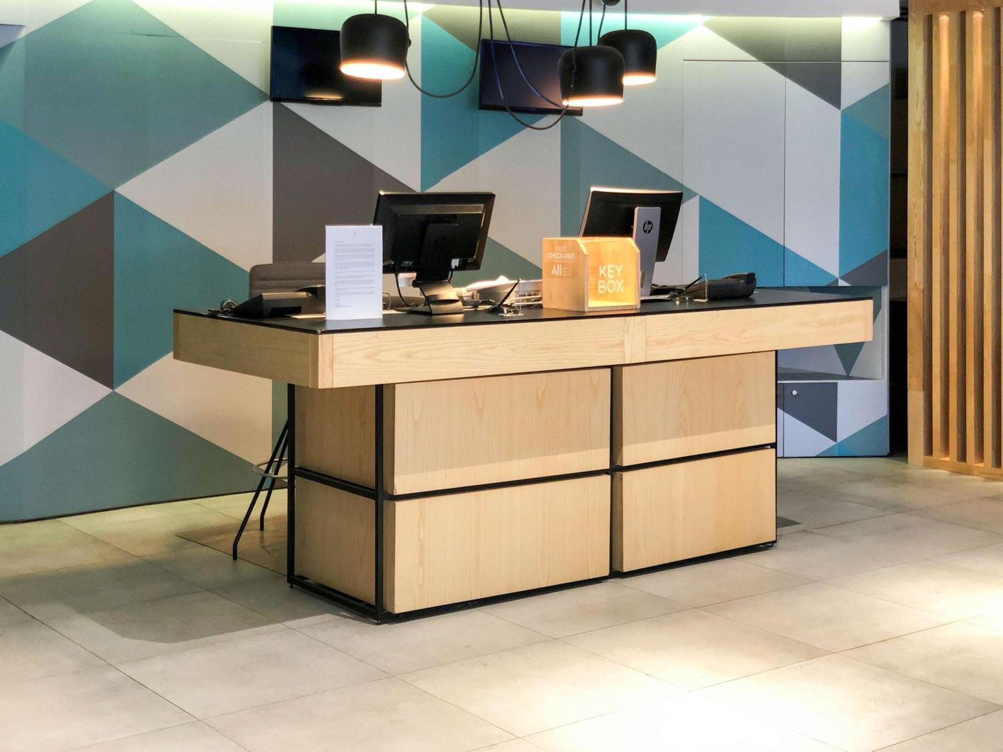 Ibis Madrid Calle Alcala Bagian luar foto
